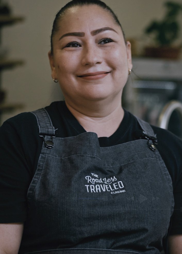 Noemy espinoza, encargada de stewarding y comida del personal en rlt cuisine, playa potrero, guanacaste